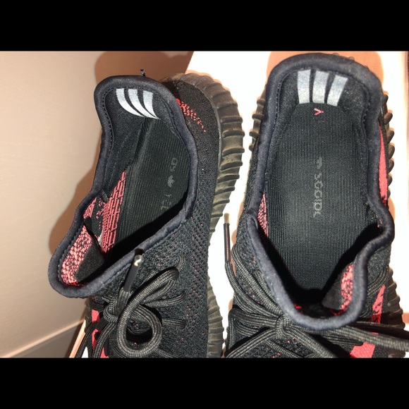 Adidas Yeezy Boost 350 V2: Black/Red Stripe